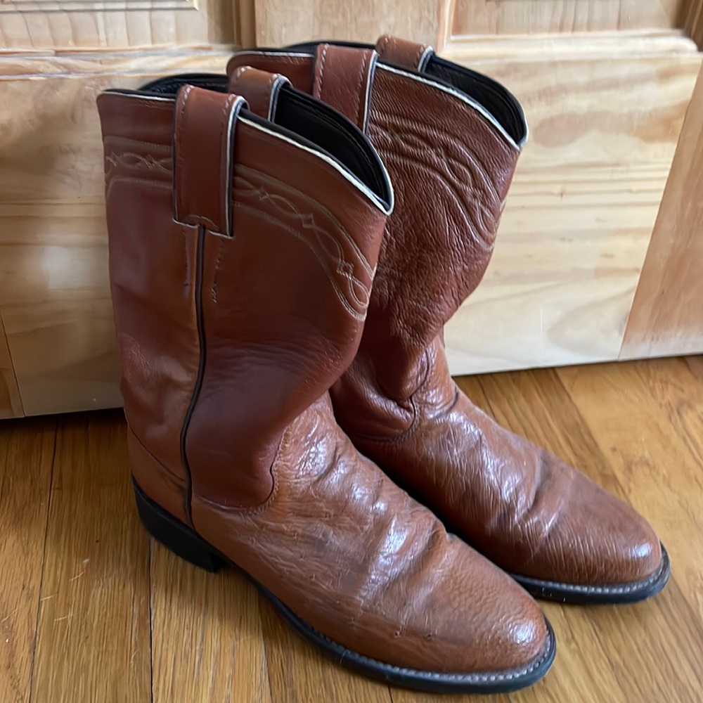 Vintage JUSTIN brown leather cowboy boots.  Size 5B.